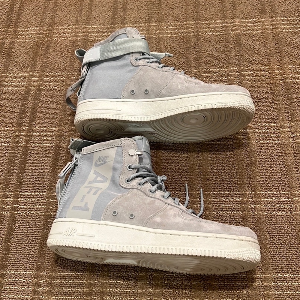 Nike sneakers worn once !!!